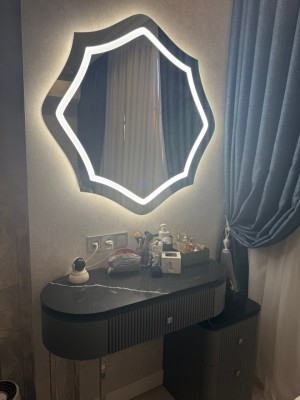 Letizia spiegel met ambilight